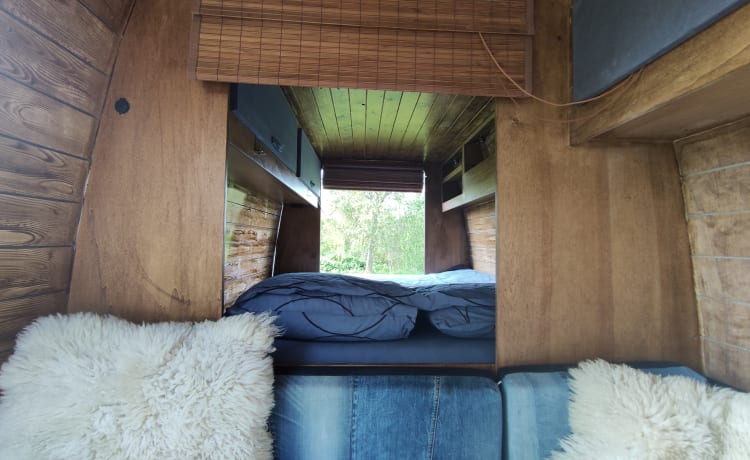 Super Grover  – Cool bus camper with unique interior