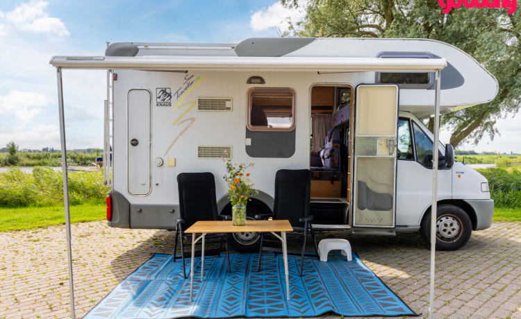 Knaussie – Heerlijke compacte alkoofcamper 