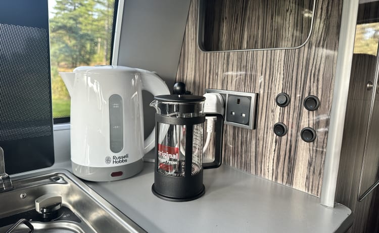 "The Grey Wanderer" – Premium 4 berth Volkswagen Campervan 2021