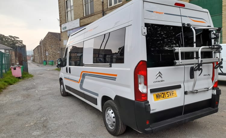 MH21 – 2 Berth Campervan/Motorhome - Fully equipped for your next Adventure