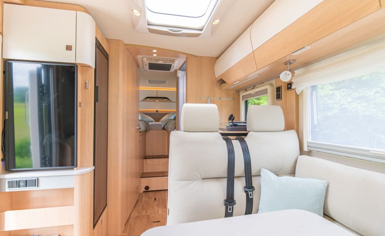 Go on an adventure with this luxurious Mercedes-Benz mobile home from 2022!