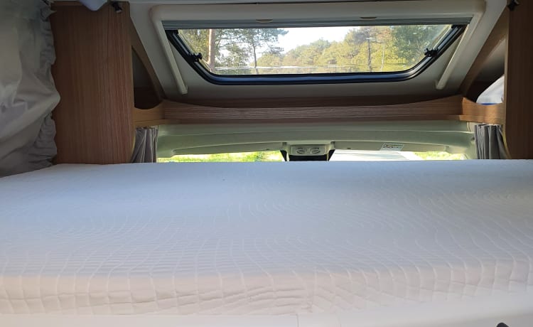 Carado T338 - Ruime en luxe 4 persoons camper