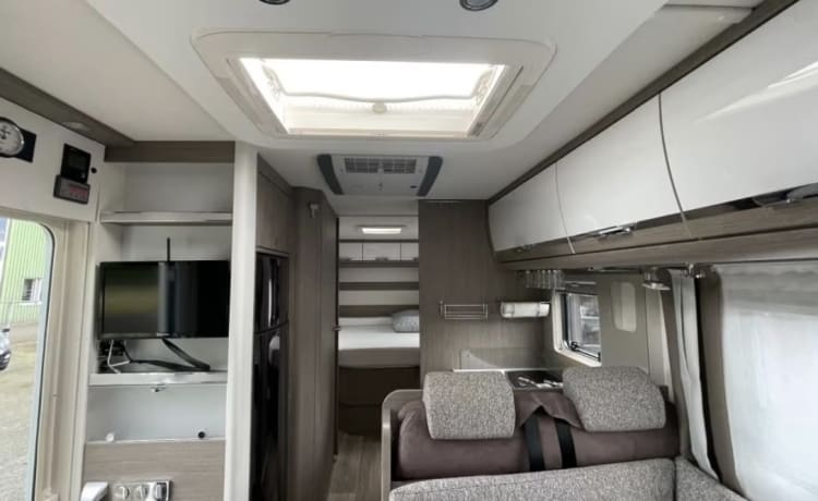 Bo – ⭐️⭐️⭐️ 2-4 person super semi-integrated camper ⭐️⭐️⭐️ 