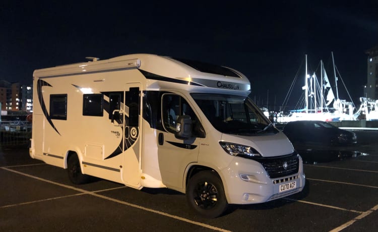 Amelia  – As new, 4-berth, modern motorhome, with rear lounge