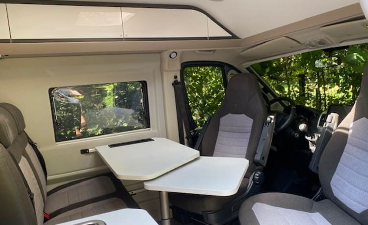 Autobus Adria Mobil 3p del 2021 con letto basculante