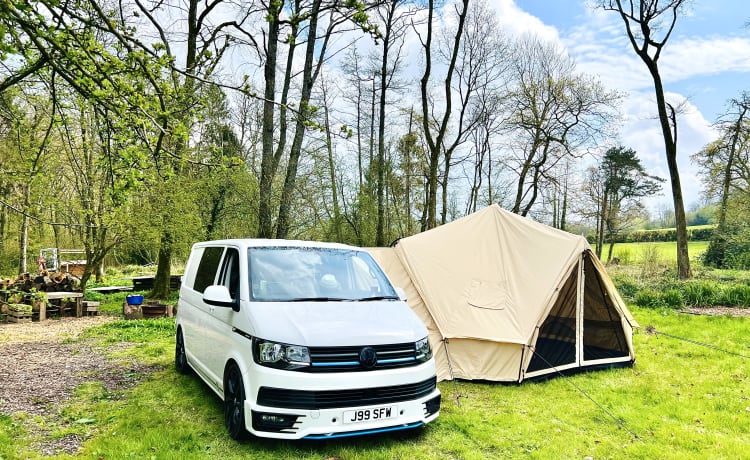 Jacob the Vee Dub – Fantastic Campervan with Beautiful New Glawning & Easy Pickup Location