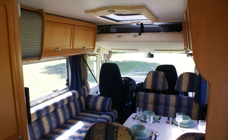 Kempurtje  – Hymer B544; 6 person extra comfortable and complete camper!