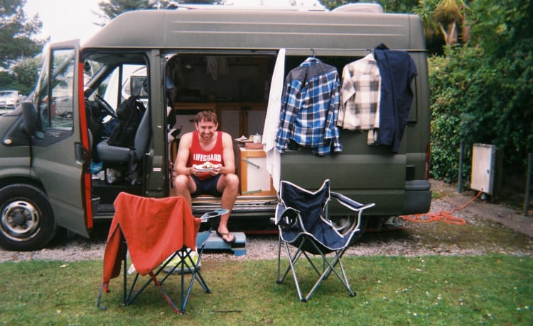 George  – 2-persoons Ford campervan uit 2010