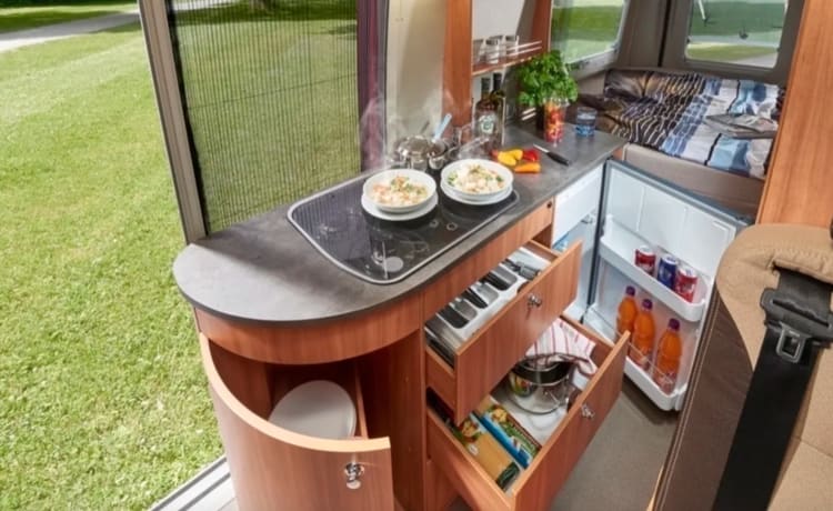 Luxury off grid bus camper from 2018