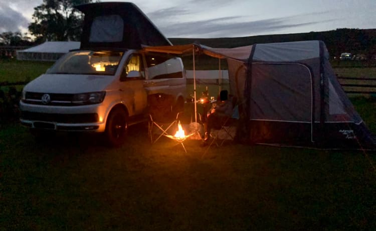 Silvy – 4 berth Volkswagen campervan from 2016