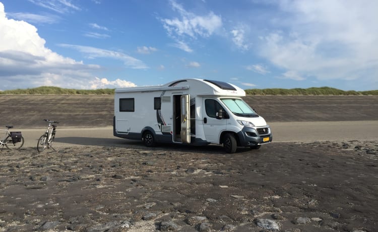 Louez notre camping-car de luxe pour beaucoup de plaisir de voyage.