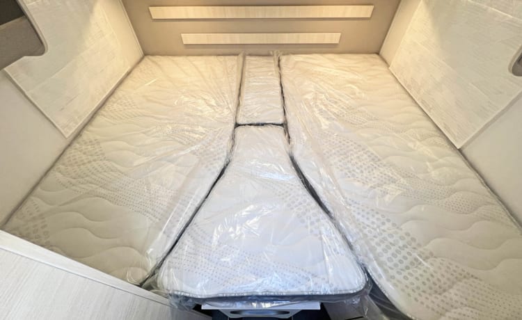 Skye – Prêt pour l'hiver Tout neuf 2023 Chausson 777GA Ultimate 4 couchettes