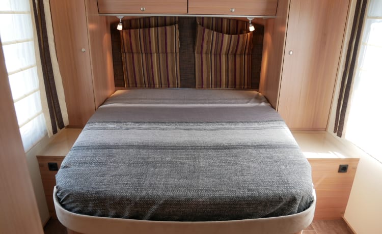 Burstner Ixeo, 2 berth- 4 seats.