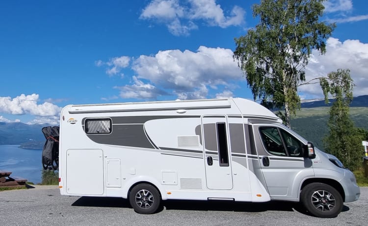 Carado T338 – Experience the freedom! Luxurious and fully furnished - length beds - XL garage 