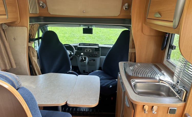 Flash 02 – Compacte camper van 560 lengte met airco Flash 02