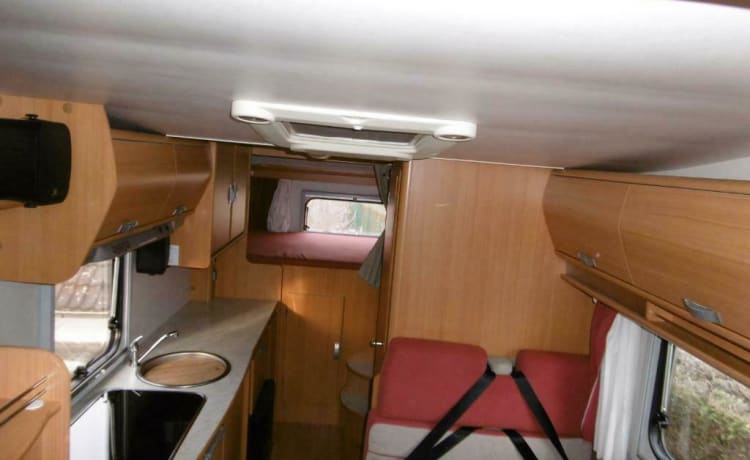 Nice and large family camper for 6 persons