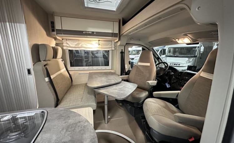 Bellissimo camper bus Possl (2019) completo di inventario.