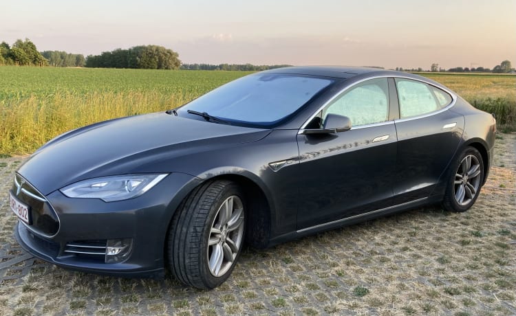 Markus – Free charging throughout Europe with this Tesla Model S D85 from 2015