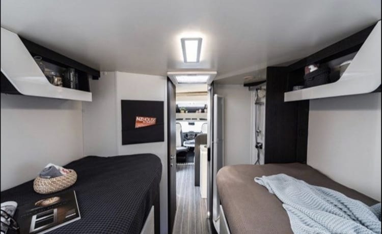 Roller Motorhome Hire 685 – Roller Team 685 5 Traverses / 5 Courroies