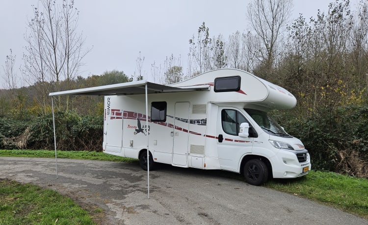 6-person luxury, spacious, neat Alcove family camper Rimor from 2017