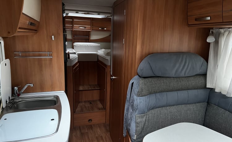 Guusje – Hymer avec lits de longueur camping-car super luxe