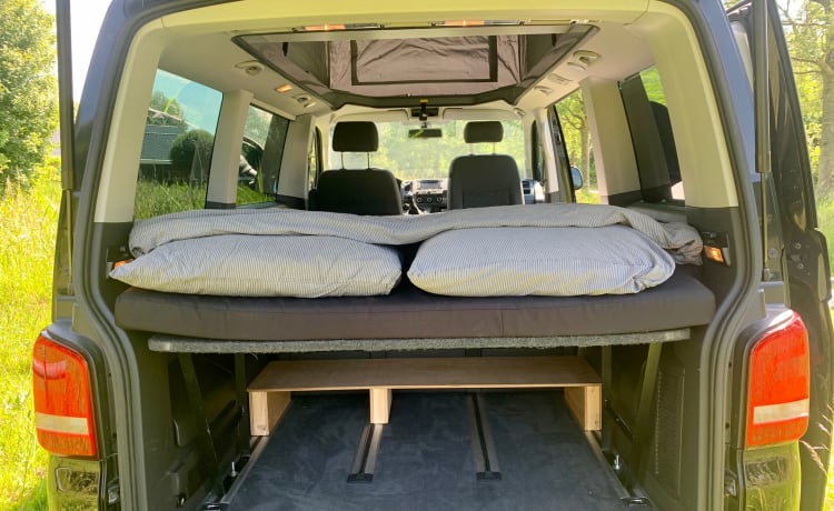 Complete and luxurious VW Multivan with WIDE BED