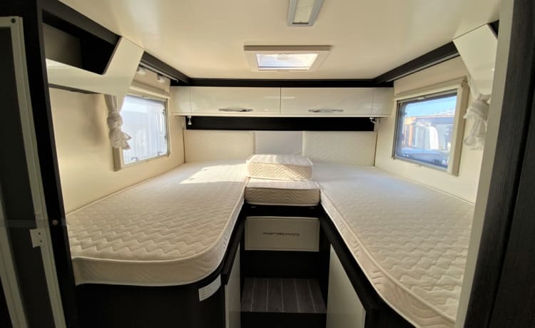 Luxurious, modern family camper