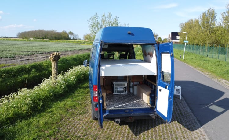 4p Peugeot bus uit 2001