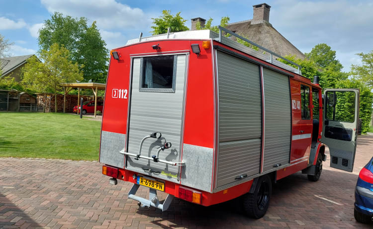 Harrie – Harrie 'fire brigade camper' Mercedes 4-p