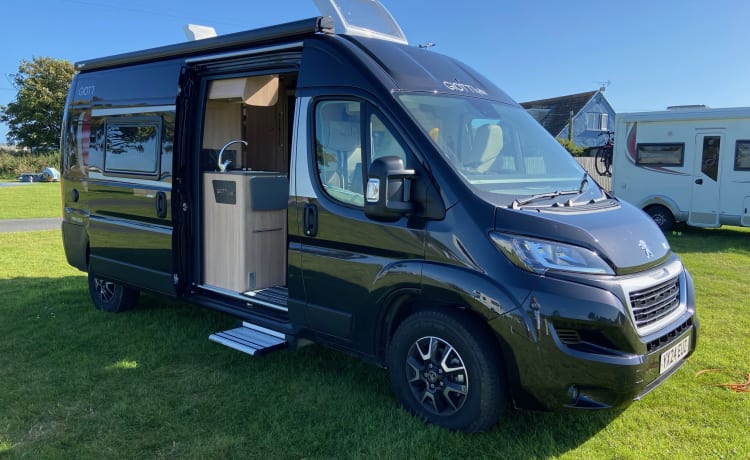 Robbie – 2024 Italian-style Giottiline 2/3 Berth Camper