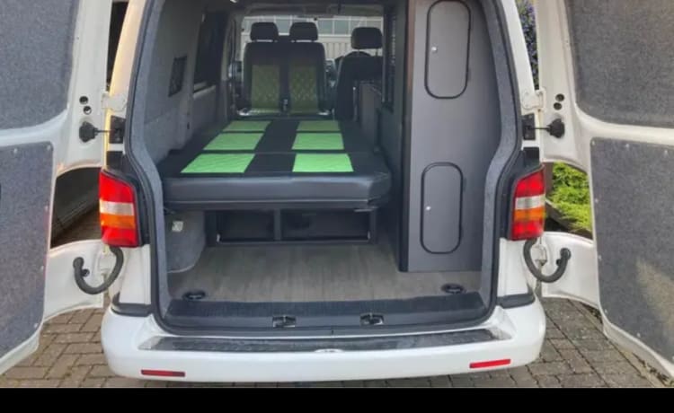 ☆Poppy Poptop☆ - Volkswagen T5-camper met 4 slaapplaatsen