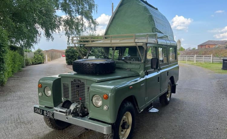 The Northumbrian Rover – 4 berth Land Rover rooftop from 1967