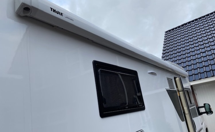 . – Luxe complete Adria semi integraal camper 