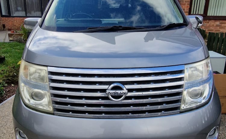 El – 2/3 berth Nissan Elgrand campervan with pop up roof