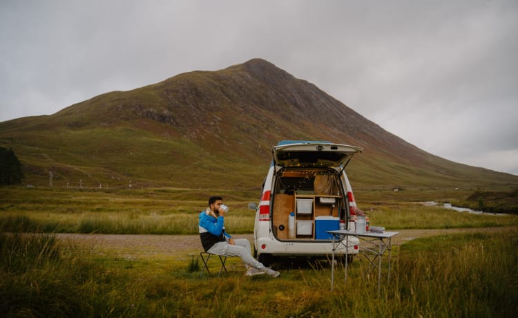 Candy – Toyota-camper met 2 slaapplaatsen uit 2006