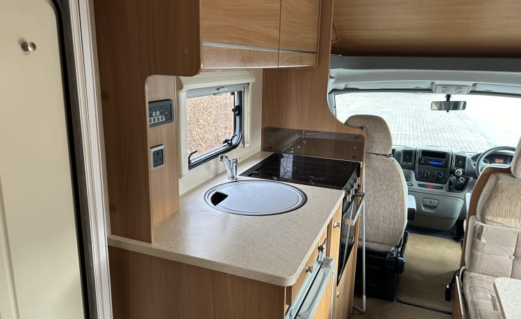 Jeffy – 6 posti letto Swift 686, Fiat Ducato - INCLUDE ASSICURAZIONE