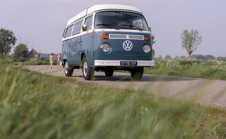 Corrie – 4p Volkswagen campervan uit 1975