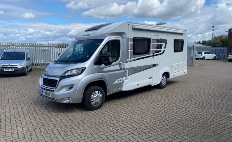 4 berth Peugeot elddis majectik 155 fixed bed 2017 like new 11k mil