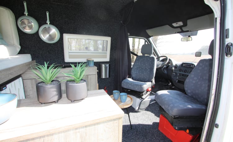 Sprinter 311 CDI – Compacte en vlotte Mercedes Sprinter met vast, luxe 2 persoonsbed