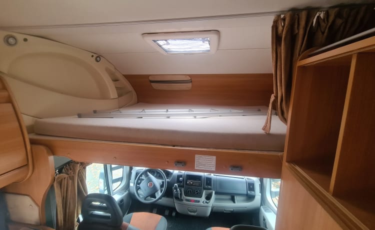 Bella 6 pers. + 2 * aria condizionata Challenger Alcove camper