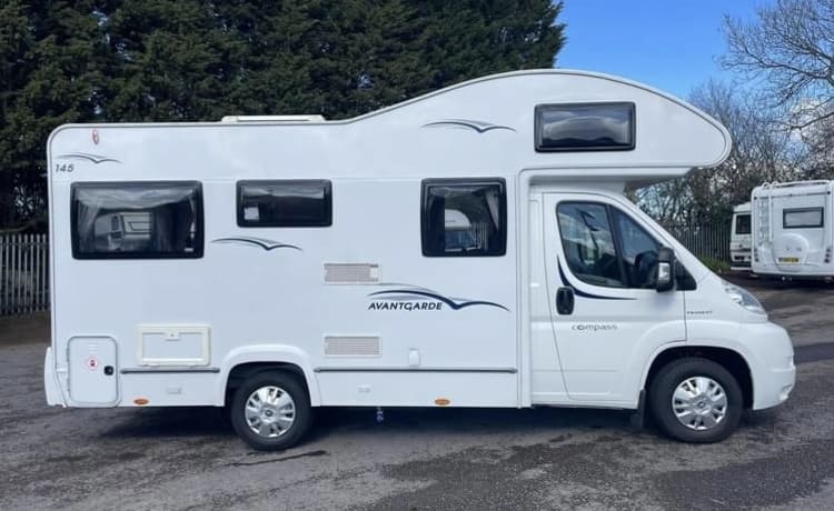 4 berth Peugeot Compass Avantgarde 145