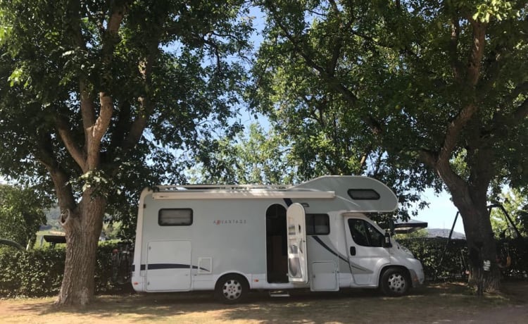 très beau grand camping-car à louer permis de conduire note C