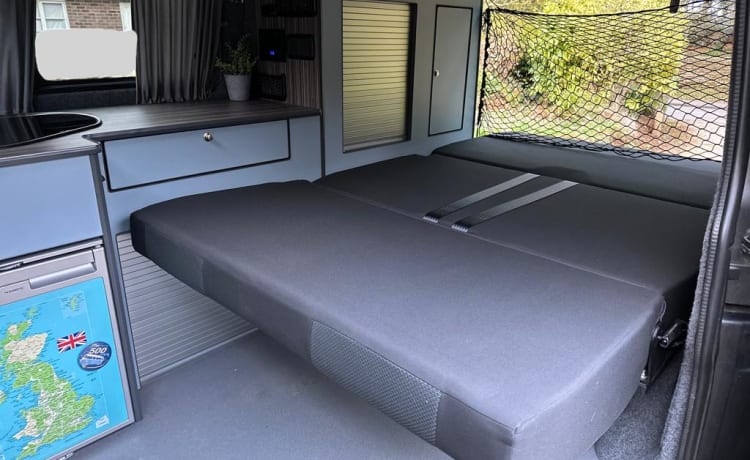 Dora (The Explorer) – 4 berth High spec Volkswagen T6 Campervan