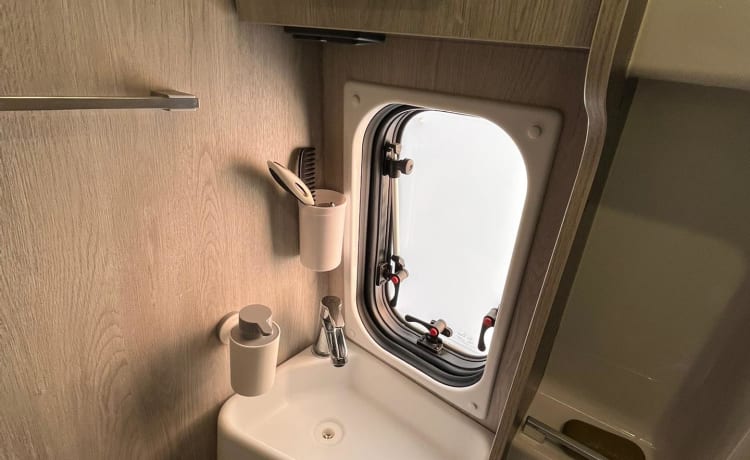 Roller Team Livingstone Duo – New spacious 2p camper