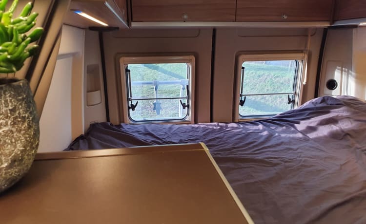 Hymer Grand Canyon, automatique, km gratuit, 4 personnes à partir de 2017