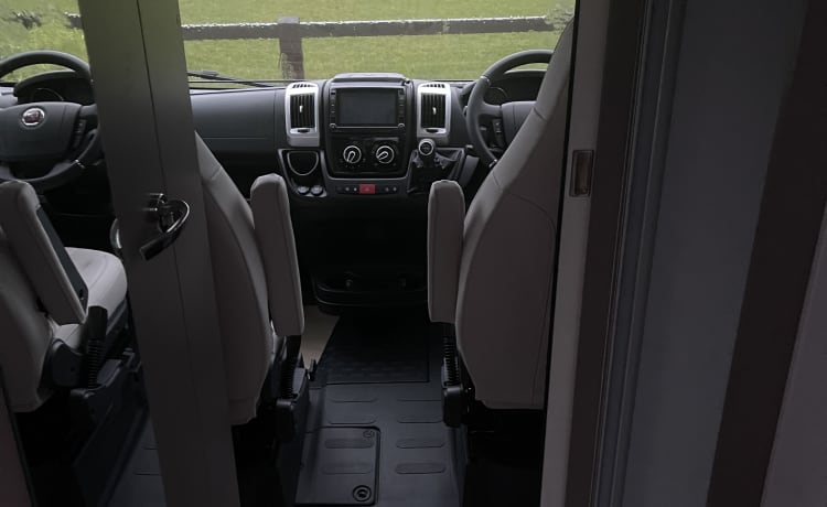 Buertie – Nieuwe 4 persoons camper