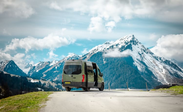 4er-Mercedes-Benz-Bus aus dem Jahr 2019