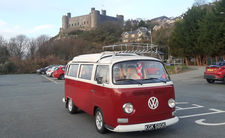 Poppy – Volkswagen Wohnmobil mit 2 Schlafplätzen aus dem Jahr 1971