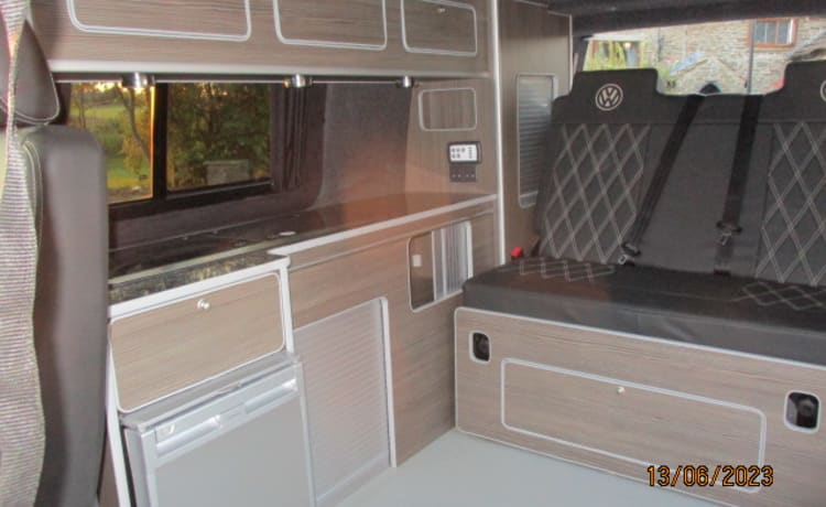 Pistol 2 – Volkswagen T6 Transporter campervan 4 berth top spec awning 