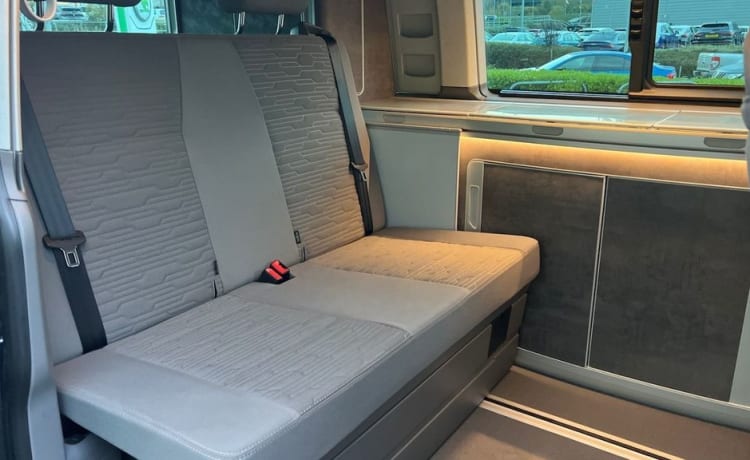 Coastal Van Ventures – Volkswagen Campervan mit 4 Schlafplätzen ab 2023